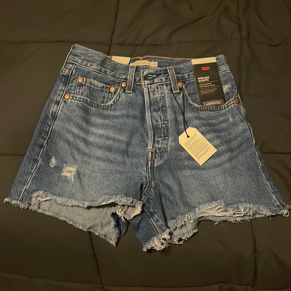 Levi’s Ribcage shorts